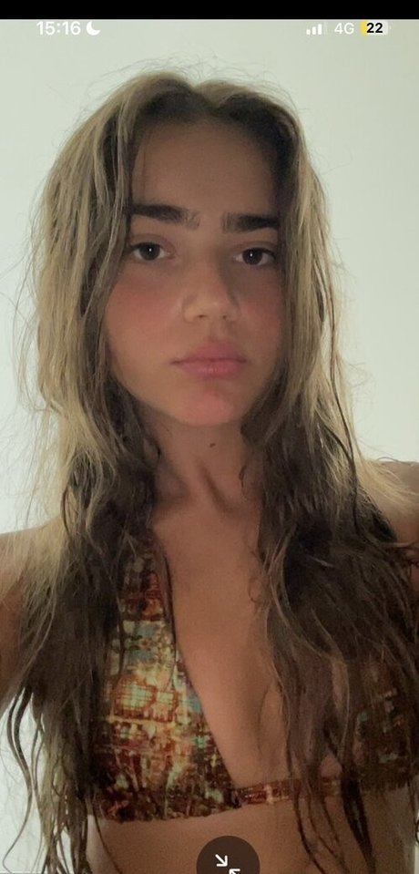 LaraNovaa_ model art image