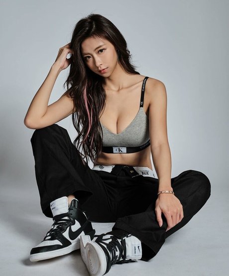 west tung adult actress pictures