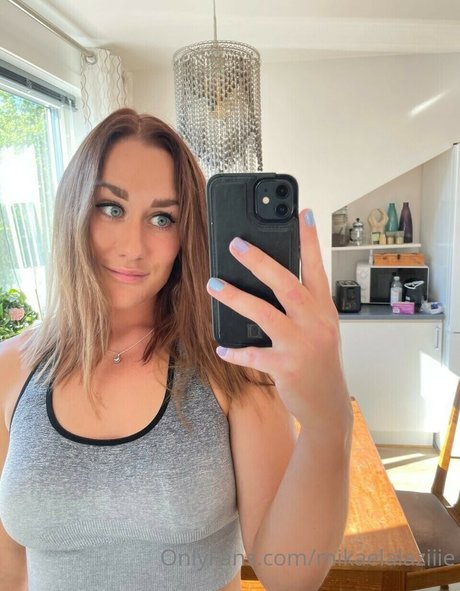 mikaelaburrito high quality actress img