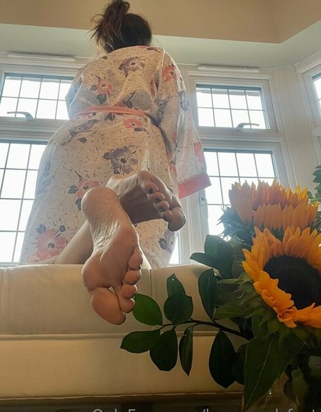 bornroyal feet model pretty gallery