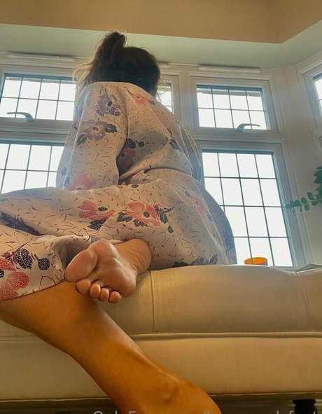 bornroyal feet pornstar nude img