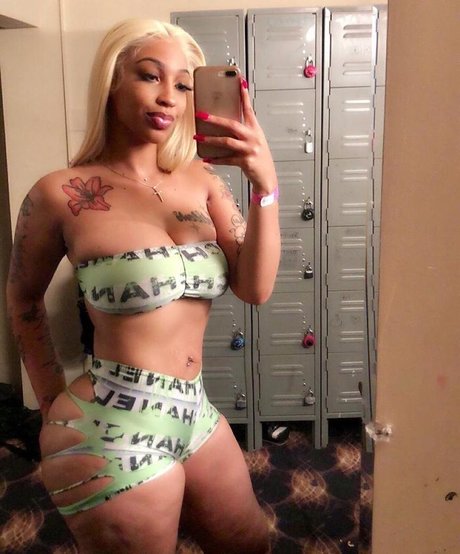 Shethickyyy pornstar naked gallery