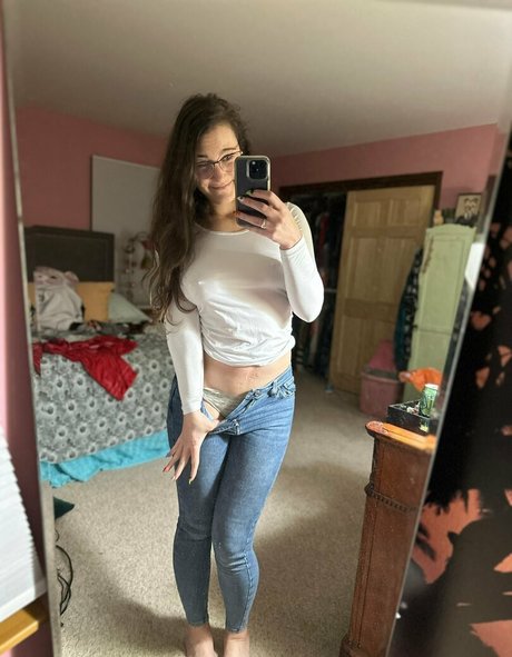 alibrarising naked model pic