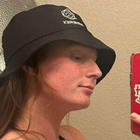 lil strawberry red hot model pic