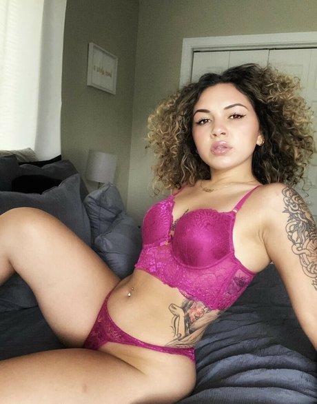 Bhoneeyy model erotic galleries