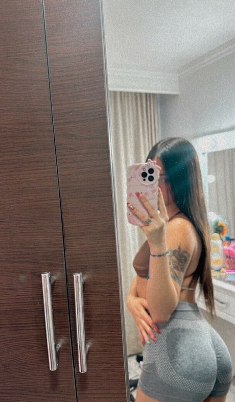 Lucyy tayy model exclusive pictures