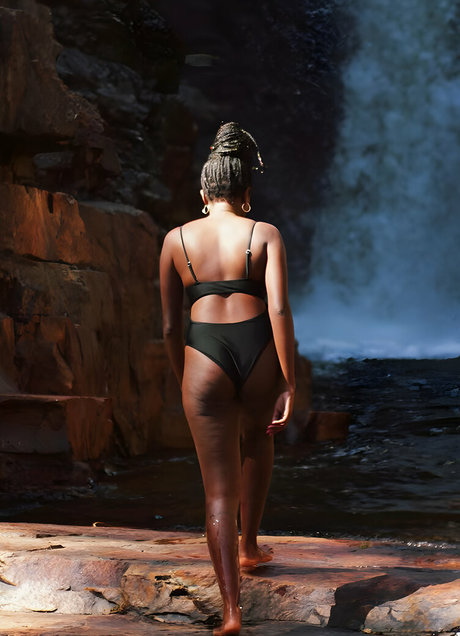 Sarah Aline erotic actress photo