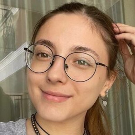 leamoore model hot pics