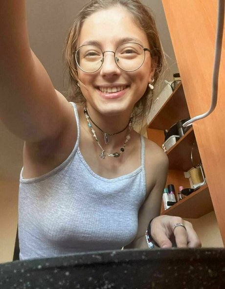 leamoore model images