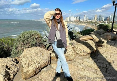 leamoore pornstar perfect galleries