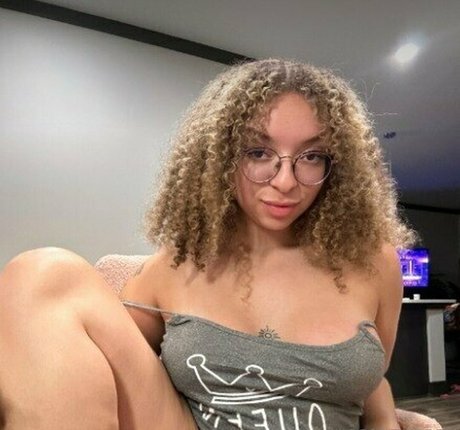 ziirrb high quality actress photo