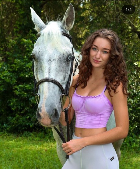 lia jakubowski pretty model photo