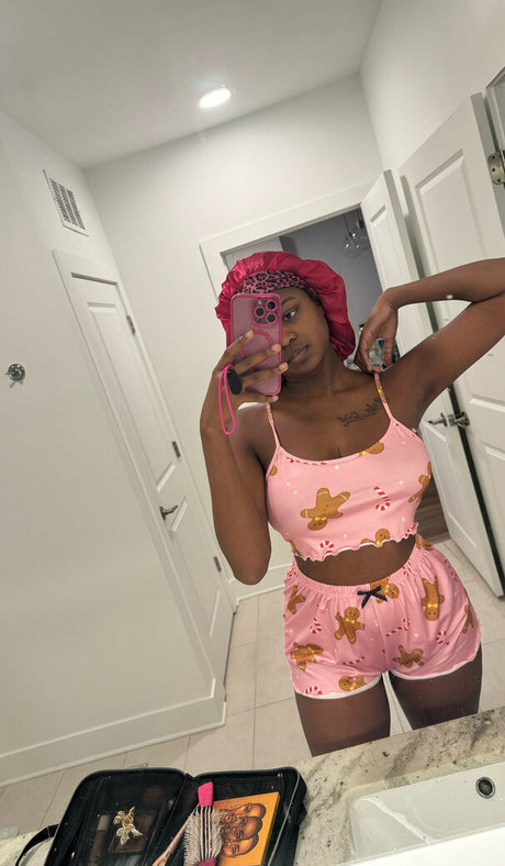 Sheena Marie naked model photos