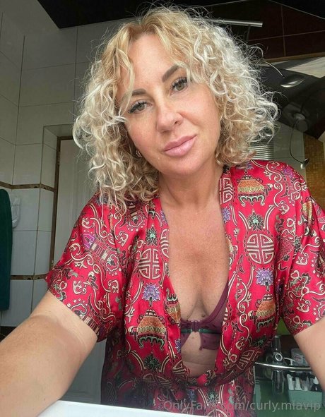 curly miavip exclusive pornstar photos