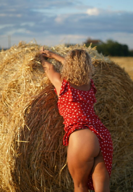 curly miavip pornstar photo