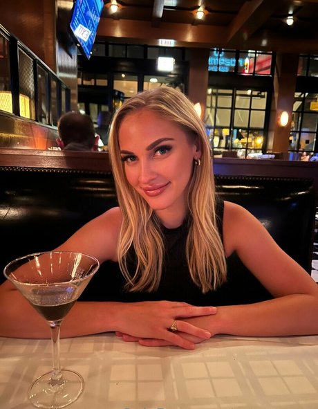 busty mom onlyfans pretty photos