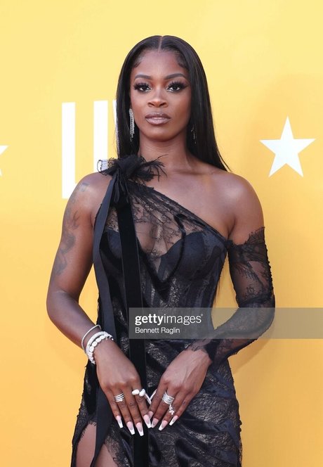 Ari Lennox sex pornstar images