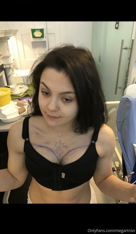 megartron nude model pictures