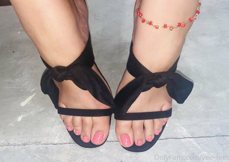 vee feet actress img