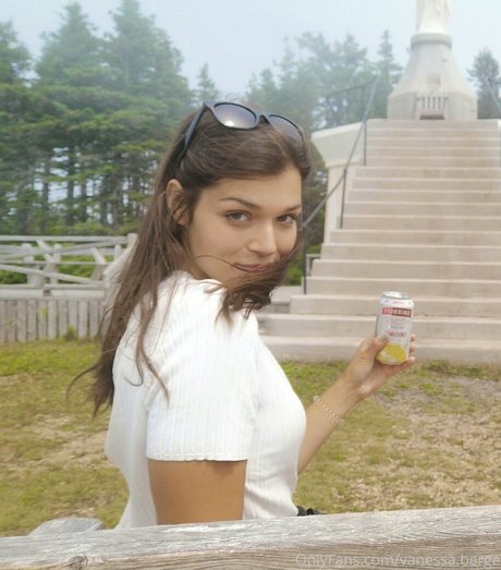 Vanessa Berge star pretty gallery