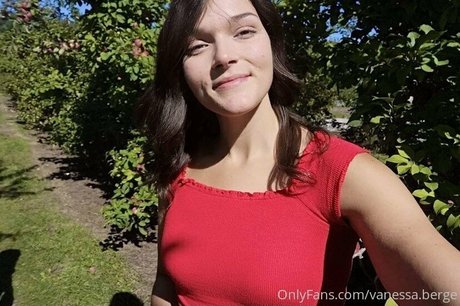 Vanessa Berge sexy star images