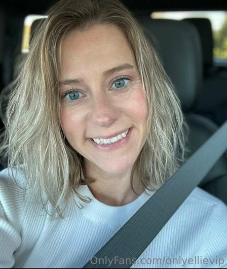 OnlyEllieVIP erotic pornstar photo