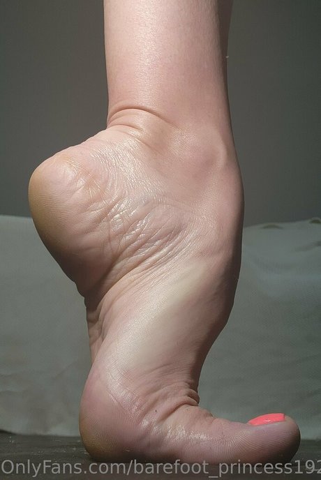 barefoot princess1922 free model pictures