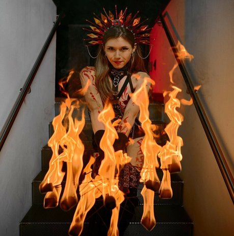 hooping meow nudes star image