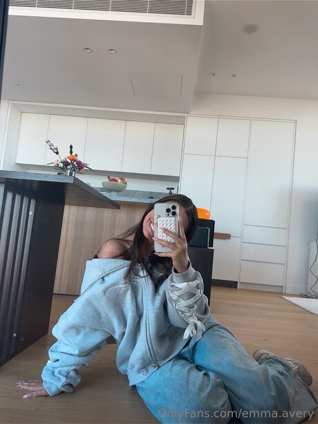 Emma Avery model nude pictures