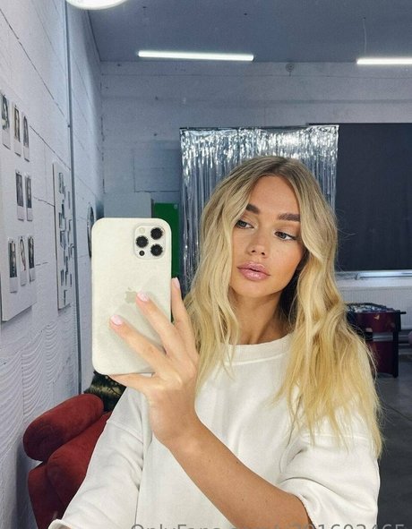 uwetpeach star pornographic gallery