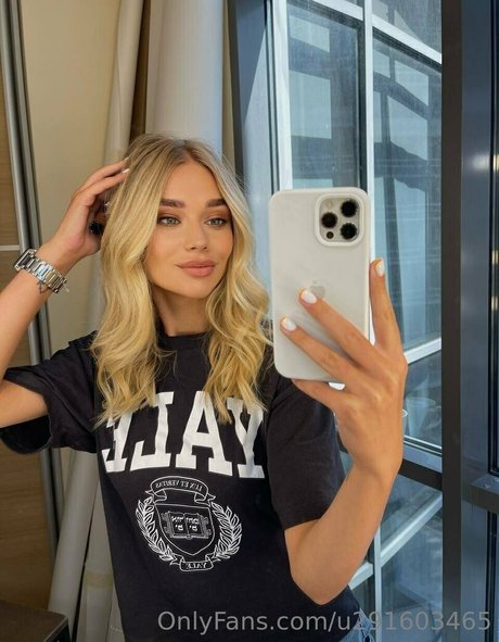 uwetpeach model nude galleries