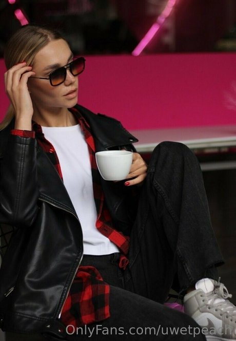 uwetpeach hot model pic