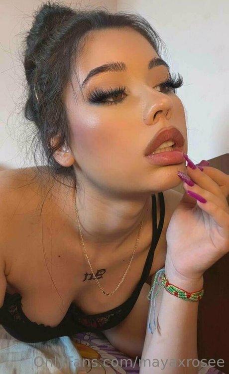 Mayaxrosee model pornographic picture
