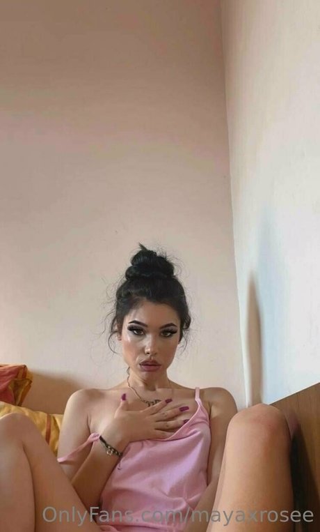 Mayaxrosee star nude image