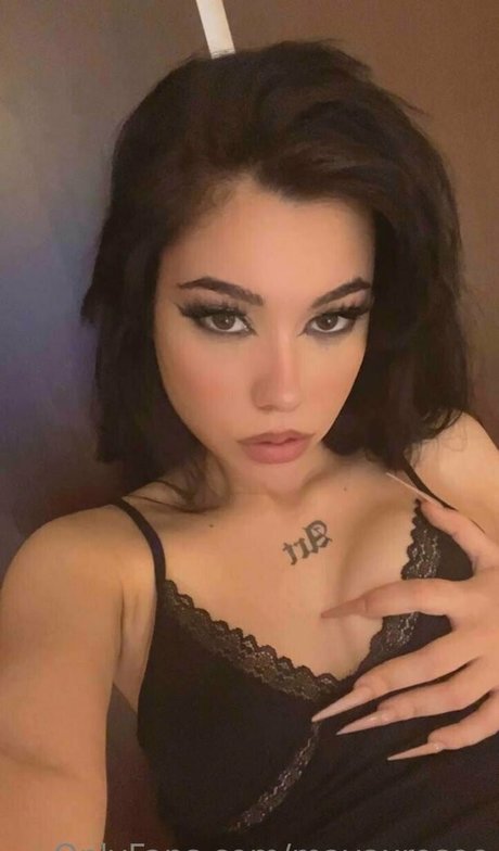 Mayaxrosee sexy model photos