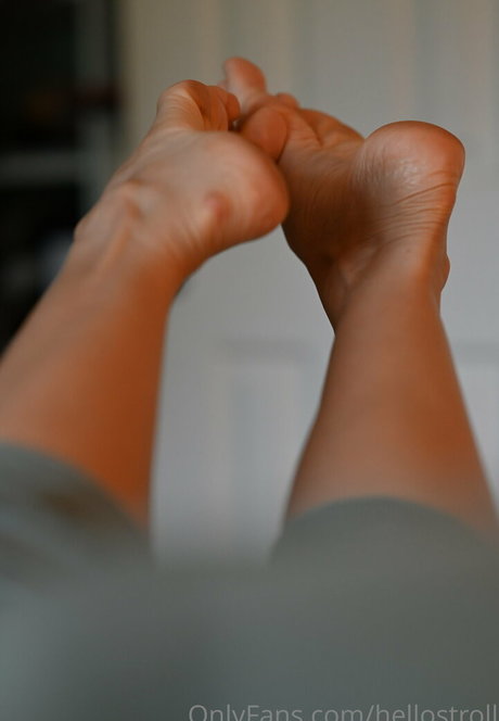 hellostroll model top image