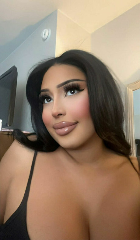 Alexistheedoll pornographic model img