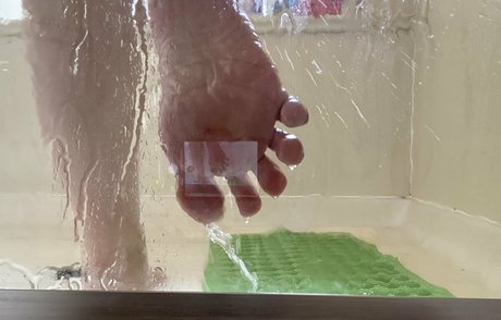 youlovemyfeettrample free model galleries