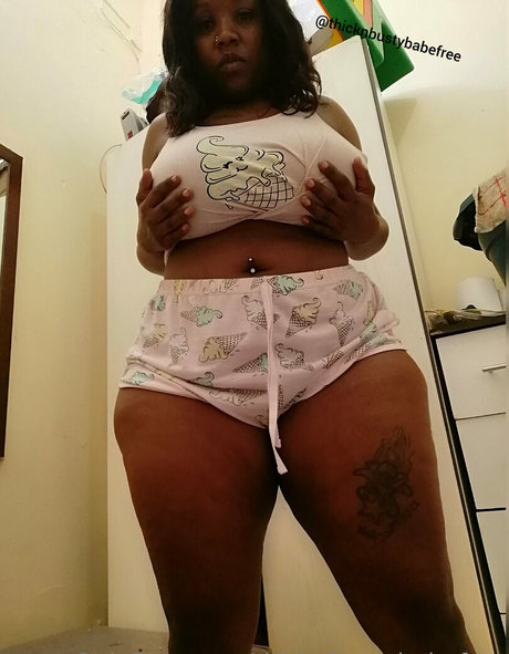 thicknbustybabefree naked model photo