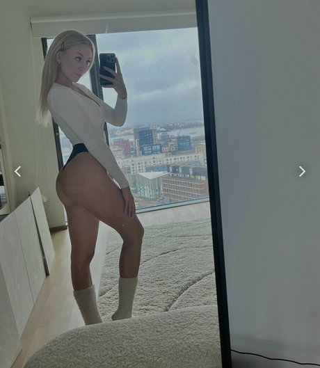 Jennijanina pornographic actress photos