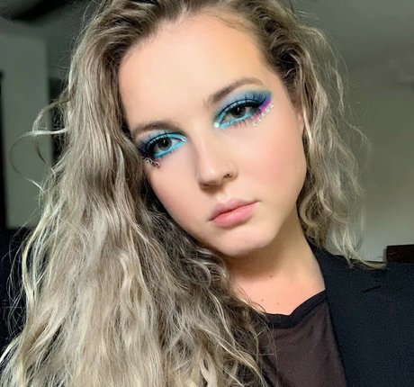 asian influencer onlyfans hd pics