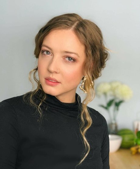 Maya V Henry free star pic