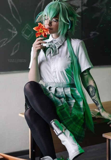 Yana Lerman model top picture