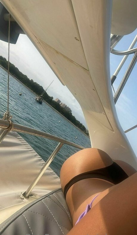 kaarlitaa20 naked pornstar picture