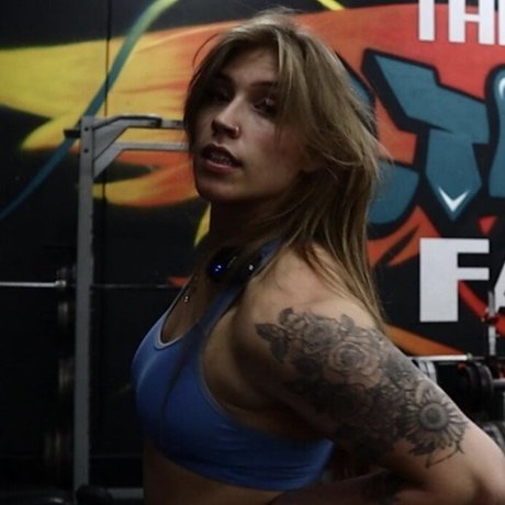 Betsy Parmley naked model pic