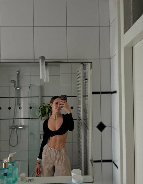 feralxxxberry Quick model image