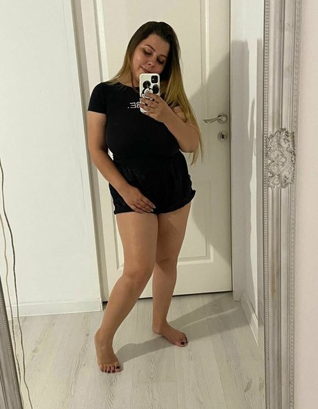 ariamoreu perfect pornstar galleries