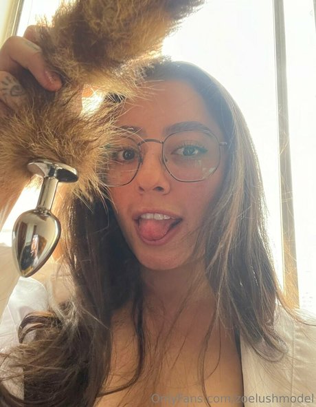 zoelushmodel hot pornstar img