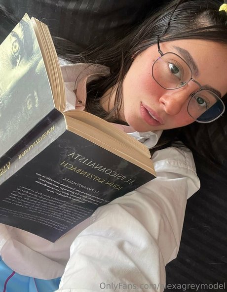 zoelushmodel nude model picture