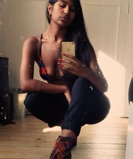 Ash Sarkar adult model images
